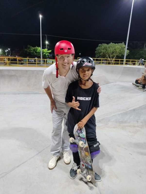 John Textor, dono do Botafogo, fratura cotovelo em queda do skate e passa por cirurgia John Textor, dono do Botafogo, fratura cotovelo em queda do skate e passa por cirurgia