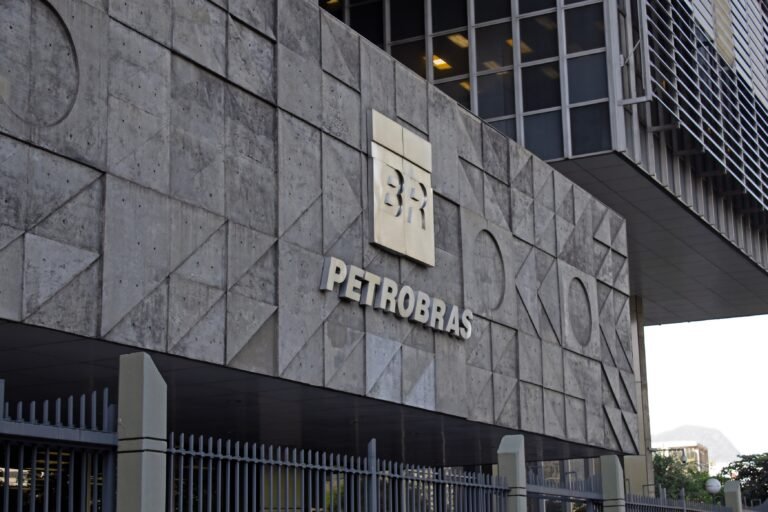 Petrobras (PETR3; PETR4): ações abrem em alta após decisão dos dividendos – Estadão E-Investidor – As principais notícias do mercado financeiro