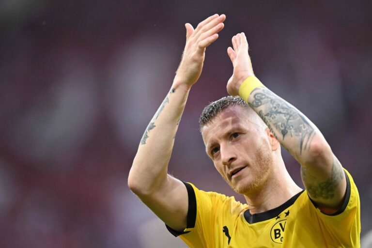 Marco Reus se despede em grande estilo da torcida do Borussia Dortmund
