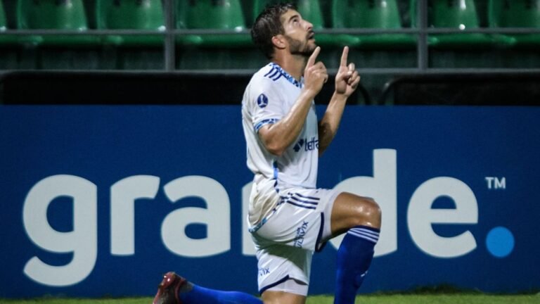 Cruzeiro vence primeira na Sul-Americana e segue vivo por vaga nas oitavas | CNN Brasil