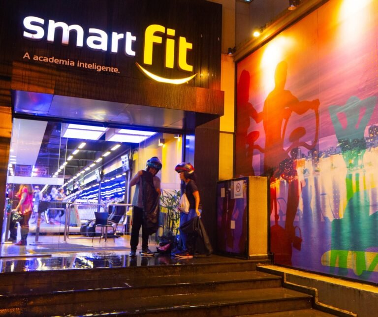 Fitch eleva nota de crédito nacional da Smart Fit e reitera nota da Cosan