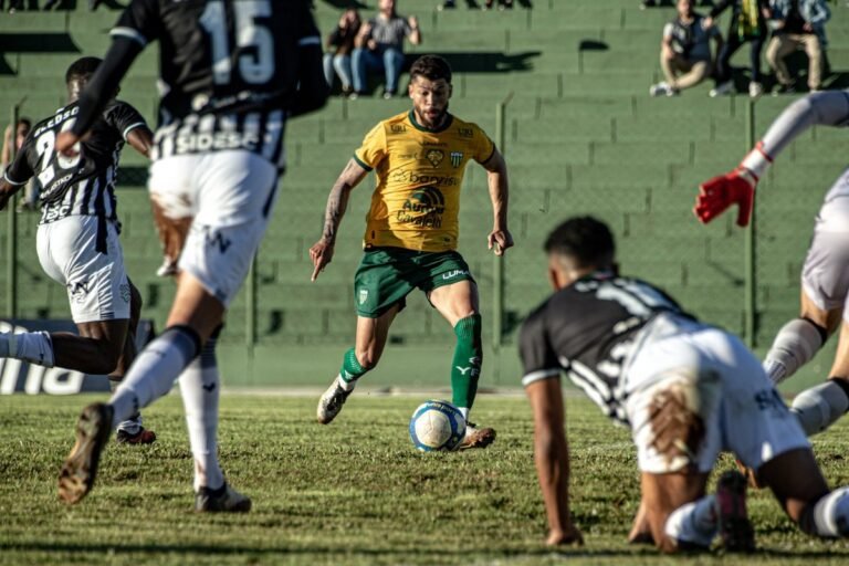 João Burse sobre derrota do Figueirense contra o Ypiranga: “A equipe não funcionou no primeiro tempo”
