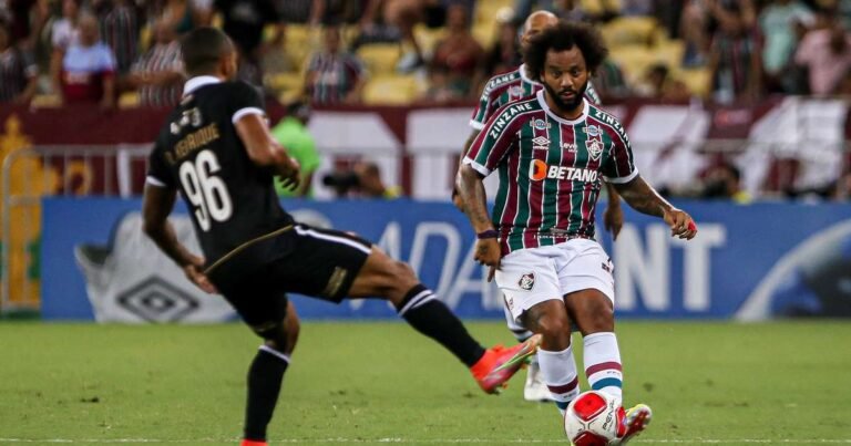 Em duelo quente, Fluminense e Vasco empatam sem gols