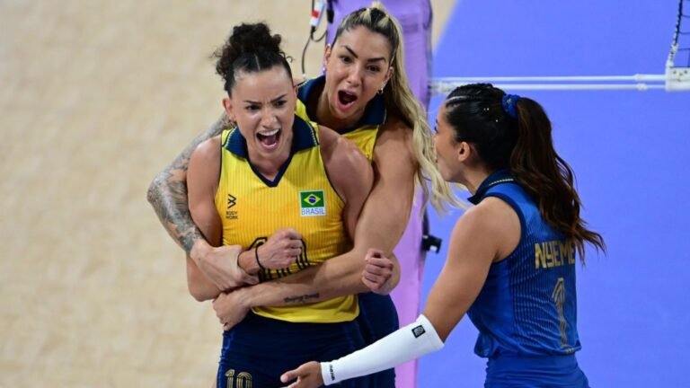 Brasil vence a Turquia no vôlei feminino e conquista o bronze em Paris 2024 | CNN Brasil