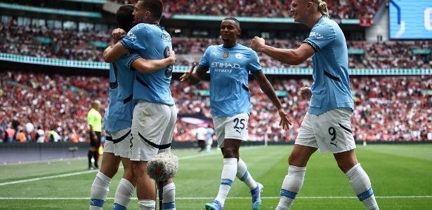 Ederson brilha nos pênaltis, e City é campeão da Supercopa sobre United