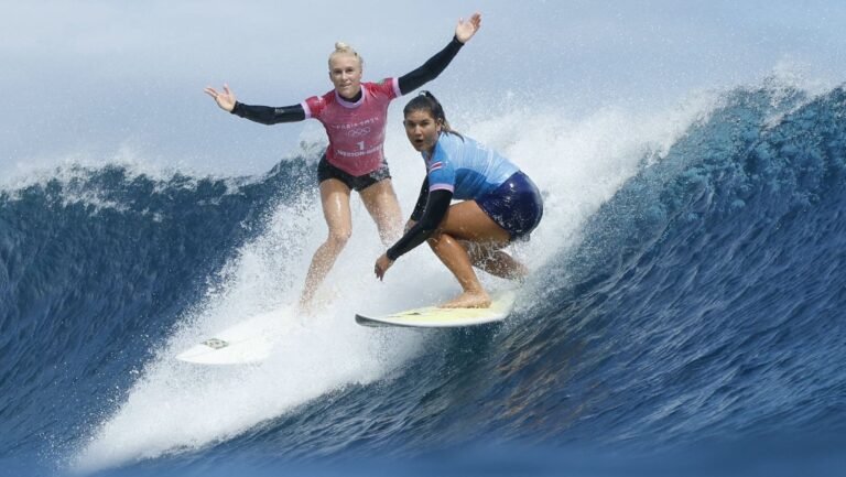 Brasil na final do surfe! Tatiana Weston-Webb vence Brisa e avança na Olimpíada | CNN Brasil