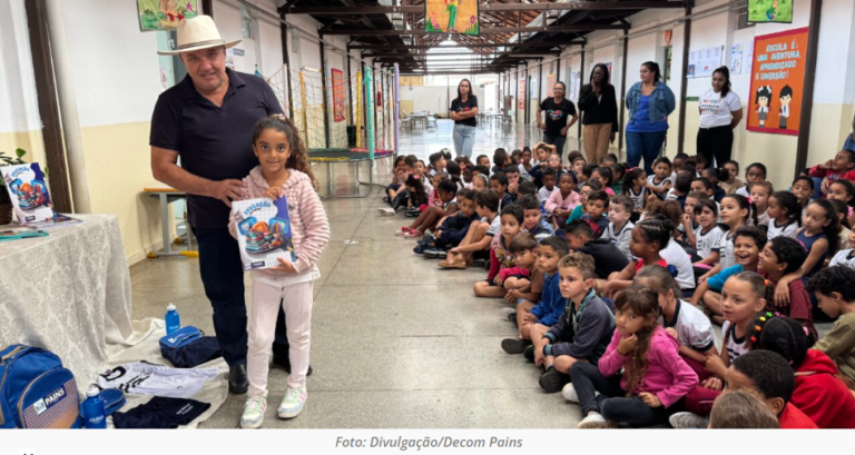 Prefeitura de Pains realiza a entrega do kit escolar completo