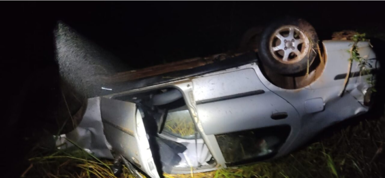 Capotamento na MG-429 deixa um morto e um ferido próximo a Lagoa da Prata