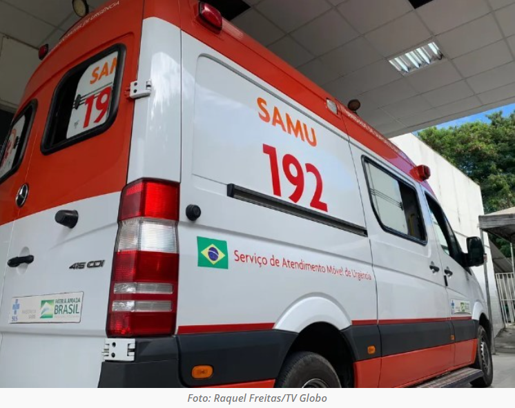 Jovem é socorrido após capotamento na MG-050