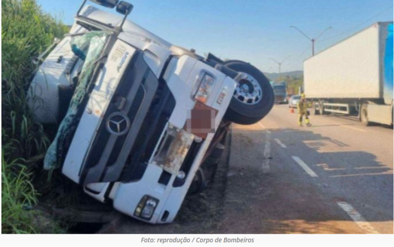 Grande BH: carreta com 30 mil litros de combustível tomba na BR-381