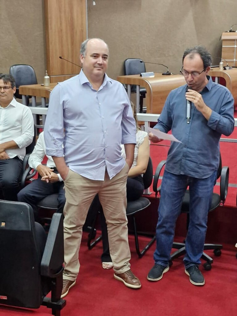 Servidores da Prefeitura apelidam secretário de governo como “Quatro e Meia”