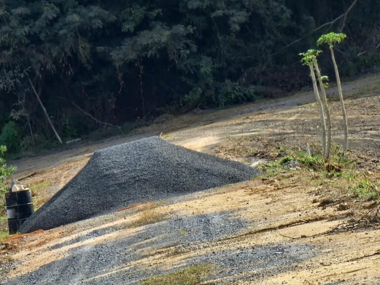 Obra da pista de ciclismo avança enquanto projetos prioritários seguem parados em Arcos