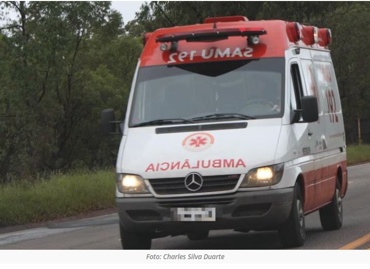 Homem e criança ficam feridos em acidente entre dois carros em Santo Antônio do Monte