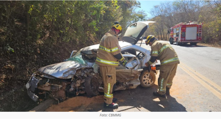 Acidente com três veículos deixa um idoso morto e duas mulheres feridas na MGC-135, em Montes Claros
