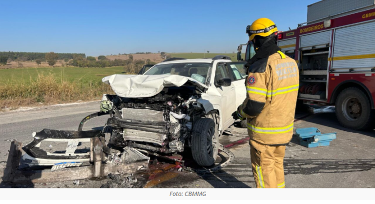 Grave acidente entre caminhonete e carreta mobiliza equipes de resgate na BR-354