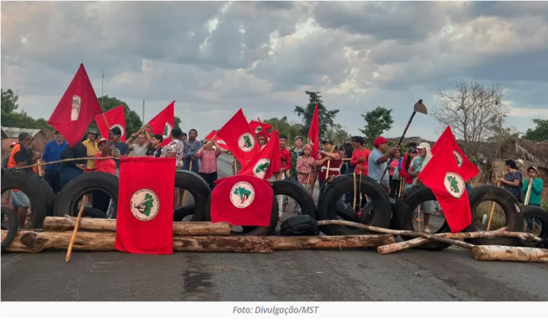Tocantins: MST bloqueia rodovia para cobrar desapropriação de área