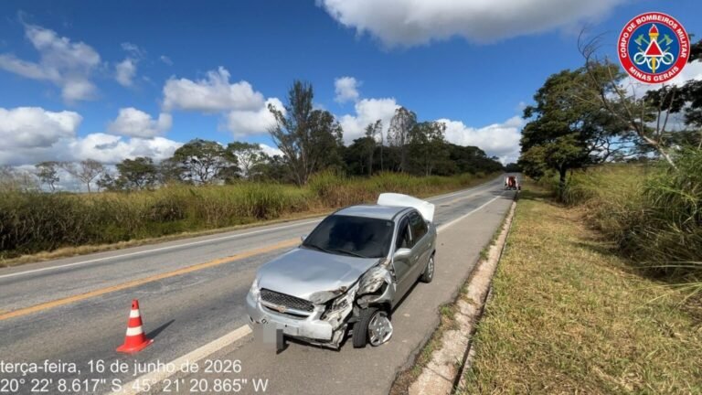 Colisão entre carro e caminhão é registrada na MG-050, em Formiga