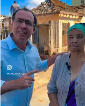 Casa demolida, promessa esquecida: aos 80 anos, Dona Teresa vive de favor enquanto espera por uma reforma que nunca termina